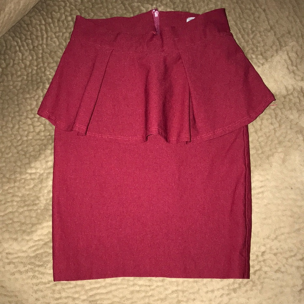 CHARLOTTE RUSSE ~ Maroon colored ruffled skirt